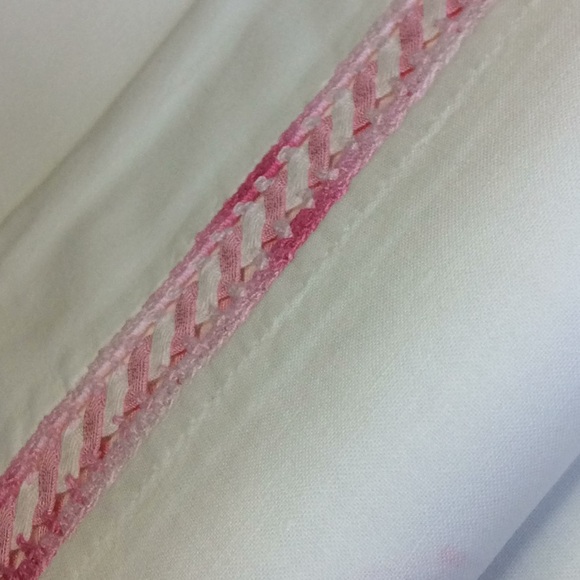 FINAL SALE PRICE Vintage White W/Pink Cutout Pillow Case Set - Picture 6 of 6